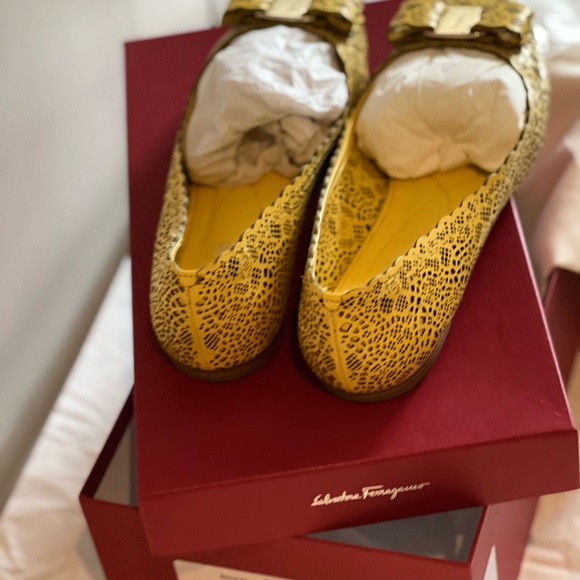 Salvatore Ferragamo yellow flat ballerinas. - Picture 3 of 6
